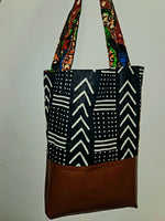 Load image into Gallery viewer, The Taveler Tote Bag
